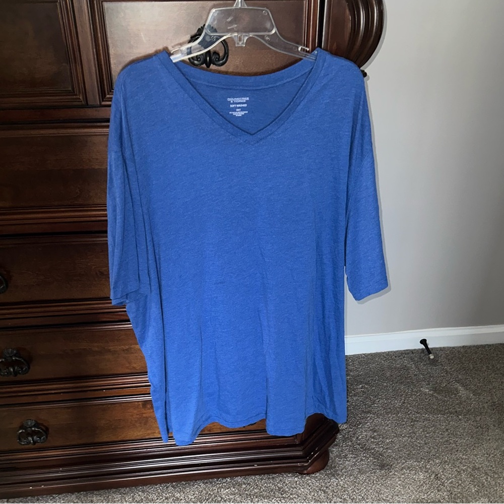 Roundtree and Yorke V neck tee